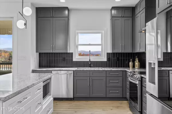 Dandridge, TN 37725,407 Hampton WAY