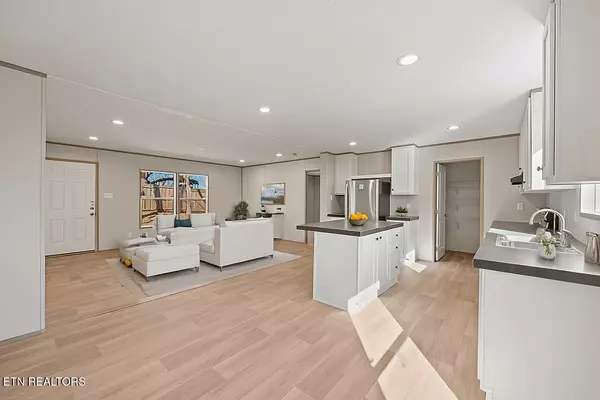 Kingston, TN 37763,135 Morris LN