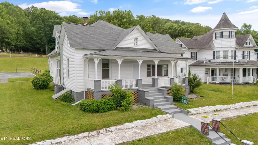 313 Spring St, Oliver Springs, TN 37840