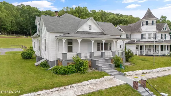 313 Spring St, Oliver Springs, TN 37840