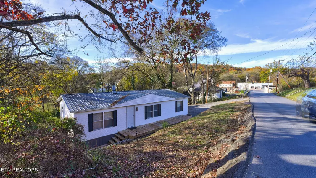 135 Blazer St, Newport, TN 37821