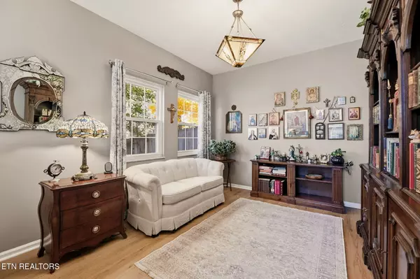 Knoxville, TN 37922,9800 Crestline DR