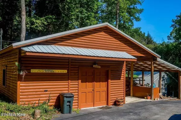 Deer Lodge, TN 37726,135 White Creek CT