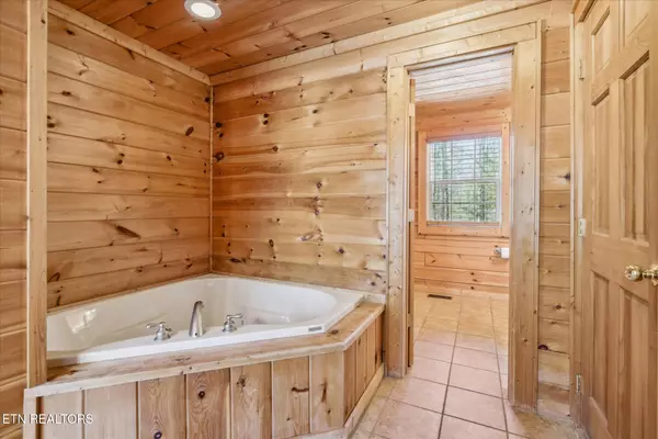 Townsend, TN 37882,228 Tolliver Tr