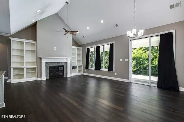 Loudon, TN 37774,318 Chatuga LN