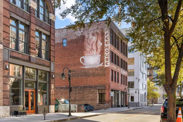 Knoxville, TN 37902,130 Jackson Ave #302