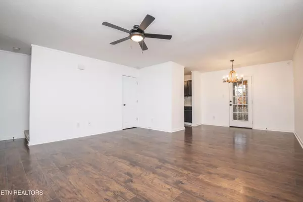 Knoxville, TN 37921,5836 Windtree LN