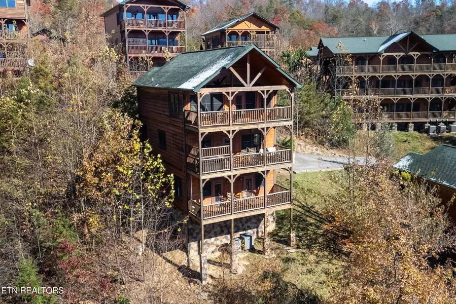 655 Gatlinburg Falls WAY, Gatlinburg, TN 37738