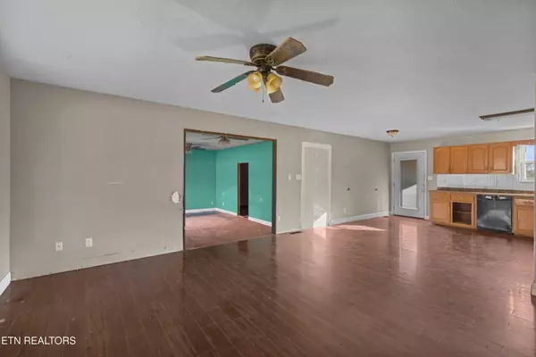 Robbins, TN 37852,1930 Robbins Rd