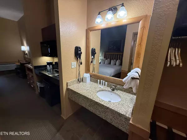 Sevierville, TN 37876,1424 Old Knoxville Hwy #11001