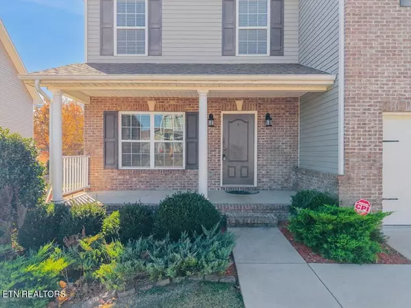 Knoxville, TN 37920,1912 Mahogany Wood Tr