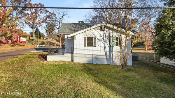 Knoxville, TN 37918,5936 grove DR