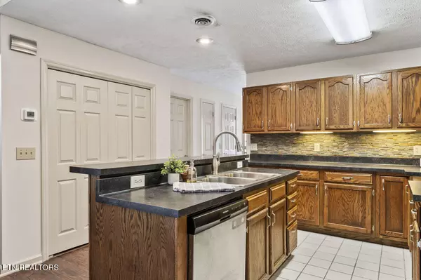 Knoxville, TN 37923,413 Denton Court