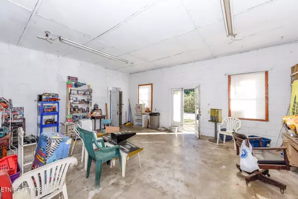 Townsend, TN 37882,463 Lovers LN