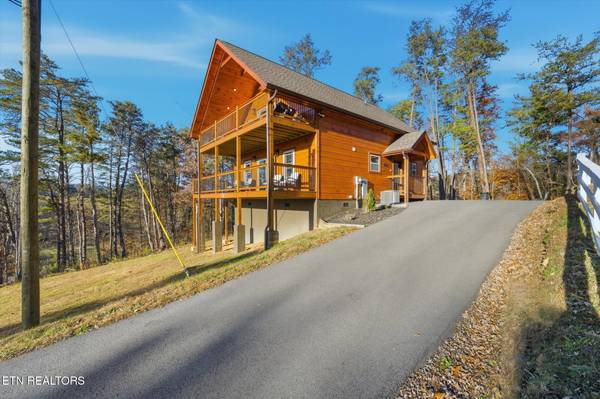 3617 Marshall LN, Sevierville, TN 37862