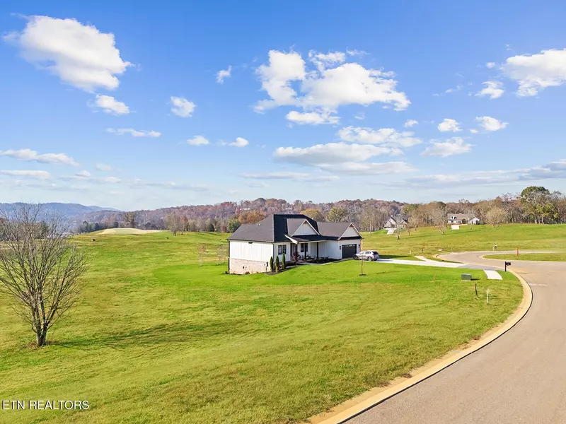 121 Purple Iris PL, Loudon, TN 37774