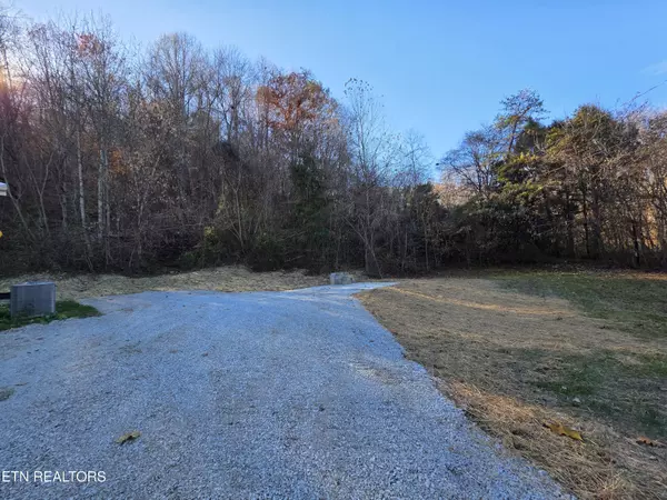Jellico, TN 37762,1288 Maiden Ln LN