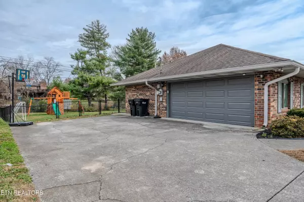 Powell, TN 37849,3020 Shropshire Blvd