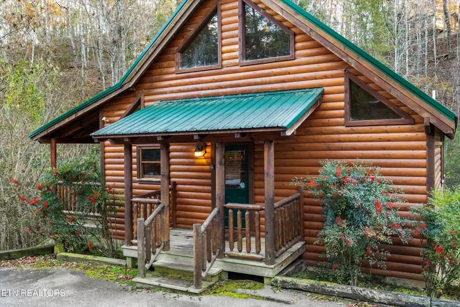 1323 Zachary Thomas LN, Sevierville, TN 37876