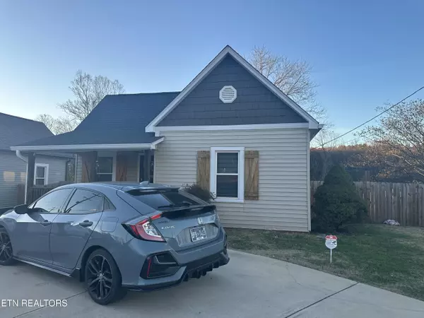 Knoxville, TN 37920,925 Maryville PIKE