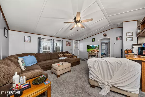 Sparta, TN 38583,409 Loop Rd