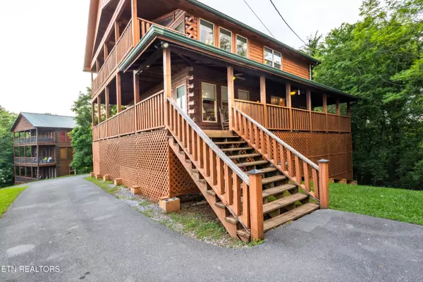 2031 Oakmont DR, Sevierville, TN 37876