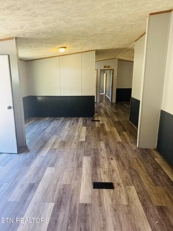 Kodak, TN 37764,4215 Russell DR