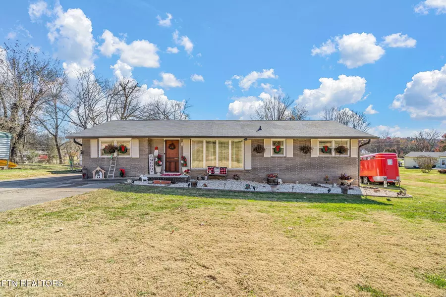 500 Crestview DR, Lenoir City, TN 37772