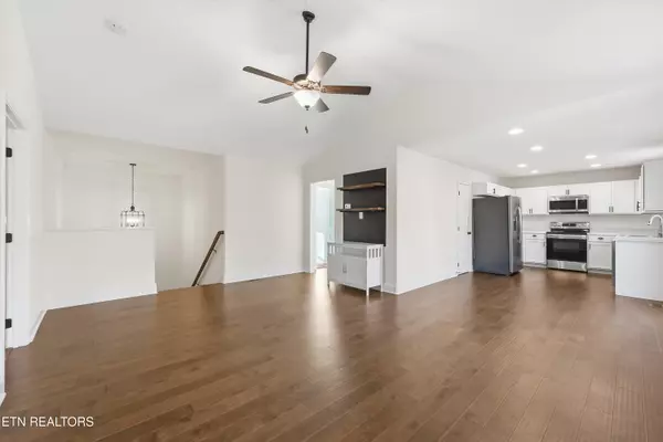 Powell, TN 37849,8000 Poplar Grove LN