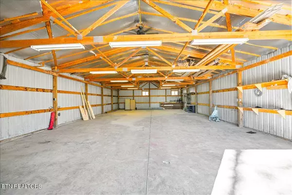 Lafollette, TN 37766,128 Fox LN