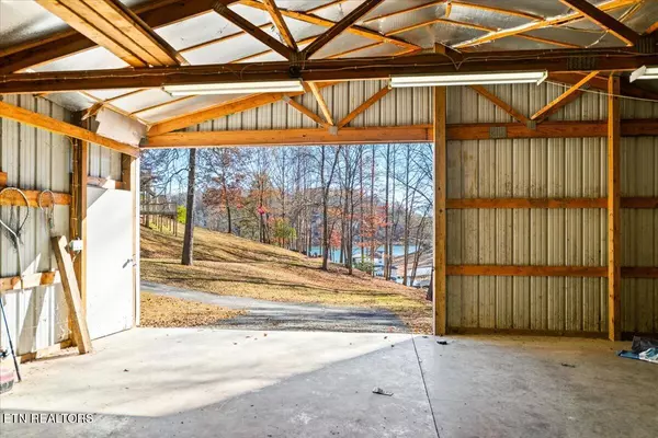Lafollette, TN 37766,128 Fox LN