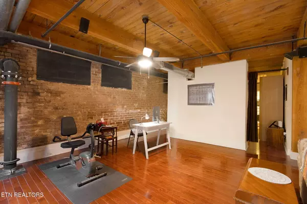 Knoxville, TN 37916,1060 Worlds Fair Park DR #16