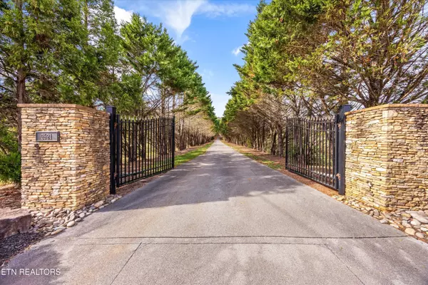 Maryville, TN 37803,2621 Carpenters Grade Rd