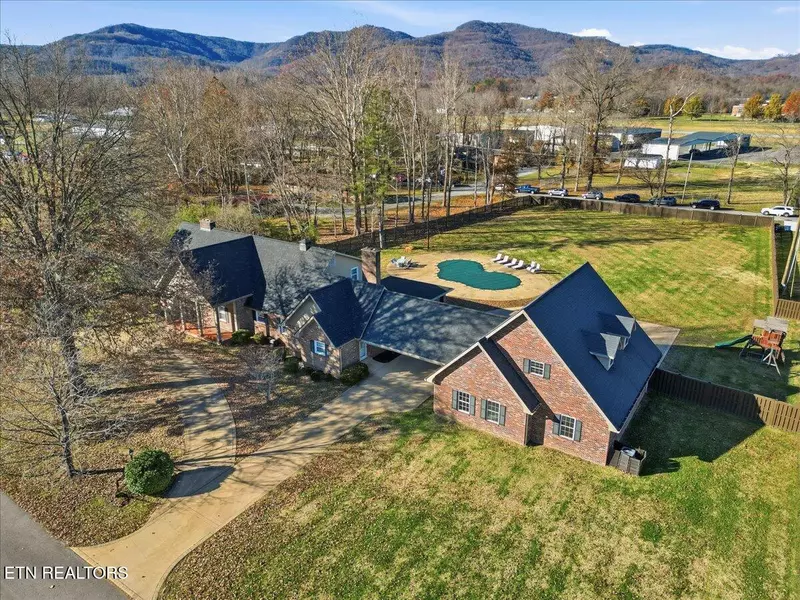 1308 Gloucester Ave, Middlesboro, KY 40965