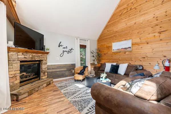 Pigeon Forge, TN 37863,334 Greenwood WAY