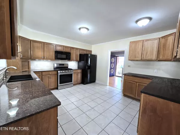 Maryville, TN 37803,1719 Scenic DR