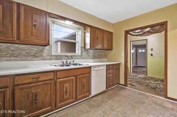 Oak Ridge, TN 37830,102 Bryn Mawr CIR