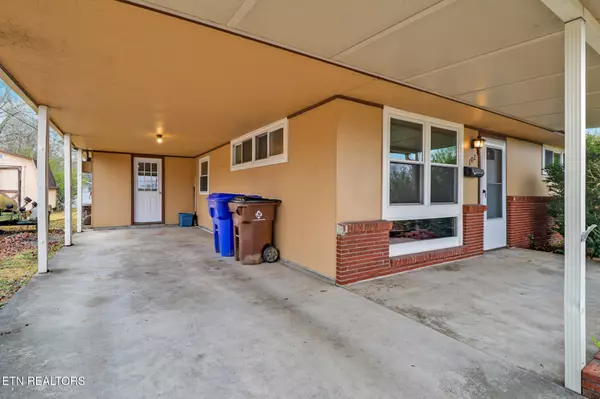 Oak Ridge, TN 37830,102 Bryn Mawr CIR