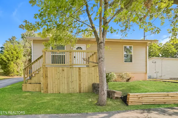 2305 Ridgecrest DR, Knoxville, TN 37918