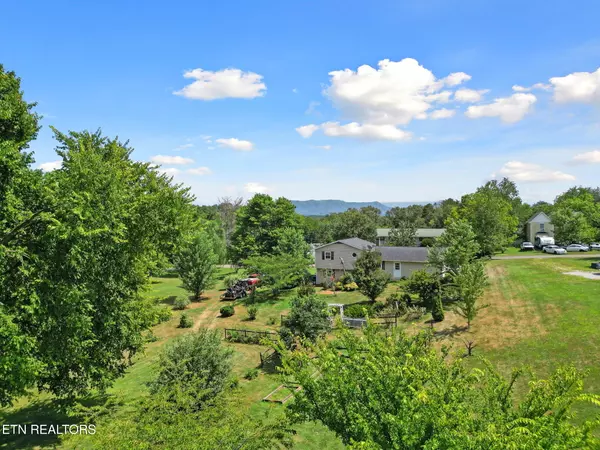 Dandridge, TN 37725,412 George Washington DR