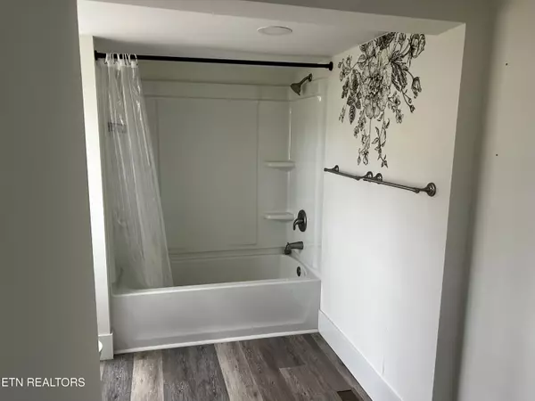 Madisonville, TN 37354,104 Helms DR