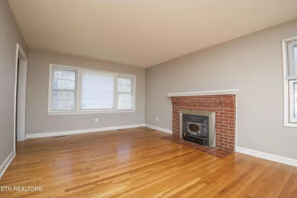 Clinton, TN 37716,404 Douglas LN