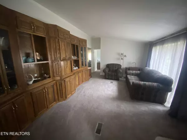 Kingston, TN 37763,425 Lake Harbor DR