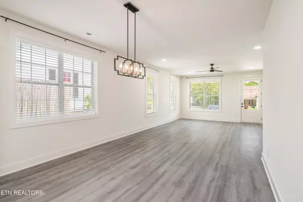 Clinton, TN 37716,Rogers St