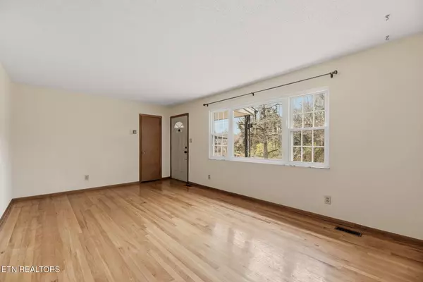 Knoxville, TN 37912,5716 Scenichills Rd