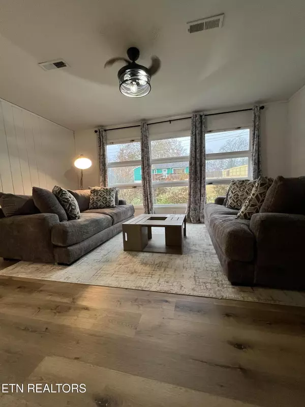 Knoxville, TN 37918,4511 Fawnie LN