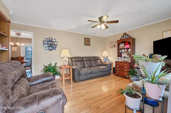 Maryville, TN 37801,923 Panorama DR