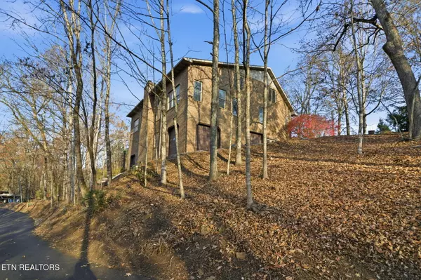Sevierville, TN 37862,306 Teague LN