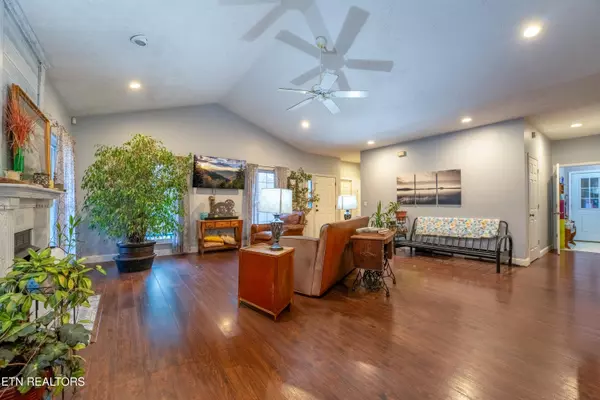 Sevierville, TN 37876,2946 grassy branch loop LOOP