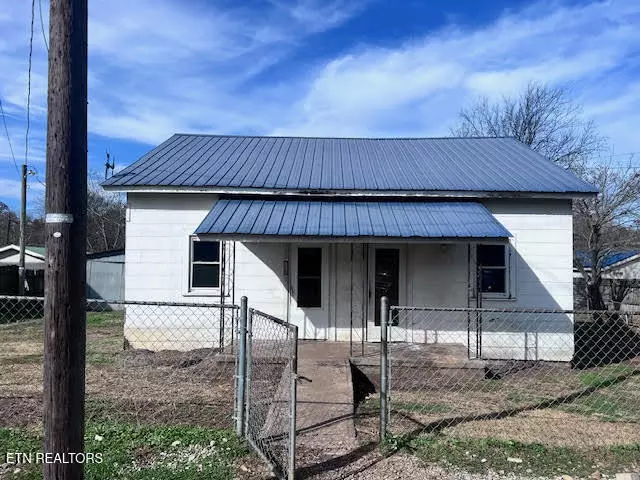 502 Thompson St, Philadelphia, TN 37846